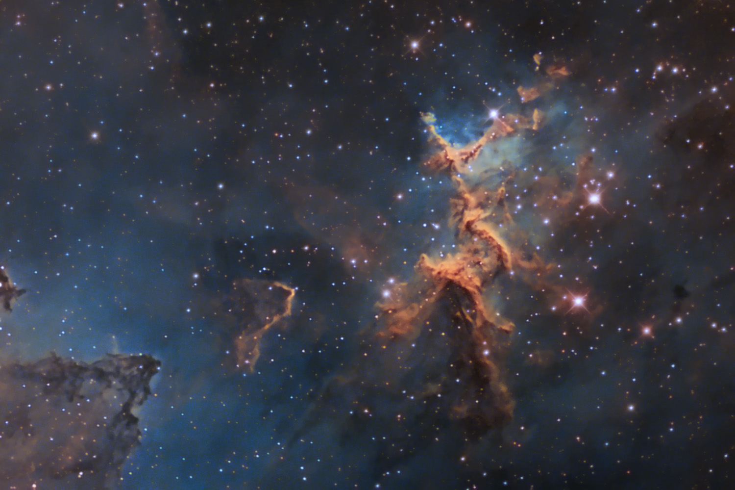 Cloudy Core of the Heart Nebula Glows in Amateur Astronomer's Photo